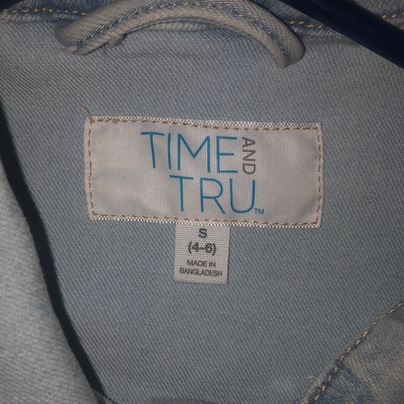 Light denim jean jacket - Picture 2 of 4